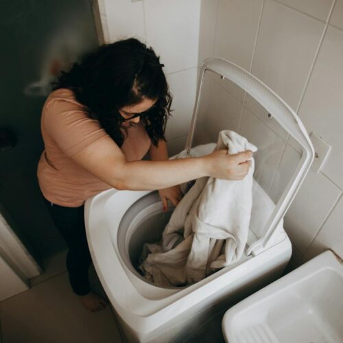 Jak wyczyścić pralkę otwieraną od góry