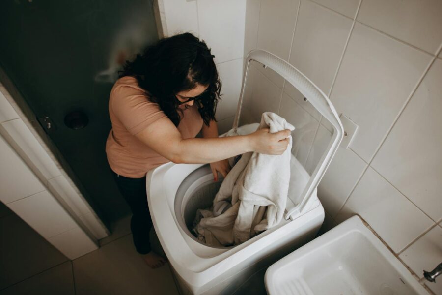 Jak wyczyścić pralkę otwieraną od góry