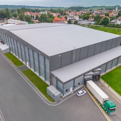 Hale przemysłowe dla branży spożywczej – jakie normy muszą spełniać obiekty produkcyjne?