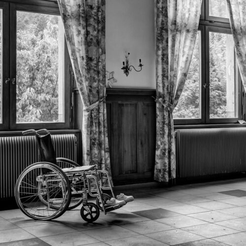 Wózki specjalistyczne – przewodnik wyboru i dofinansowania