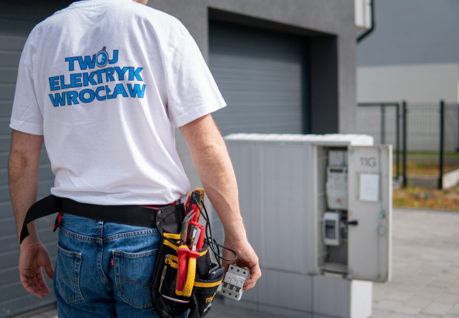 Instalacja elektryczna w domu – kiedy i jak ją wymienić, aby była bezpieczna i nowoczesna?