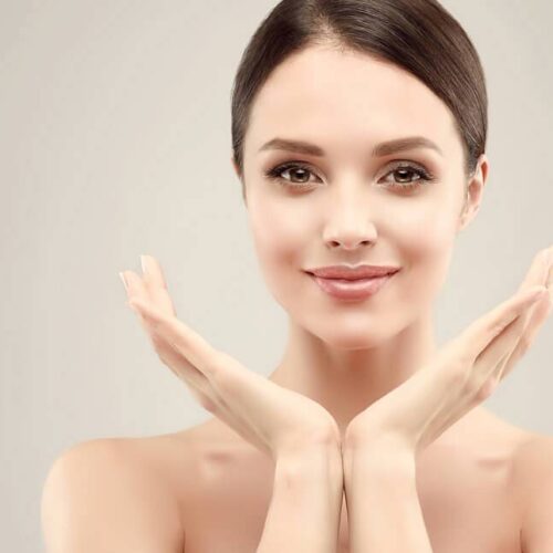 Peelingi chemiczne czy laser – co lepiej usuwa przebarwienia?