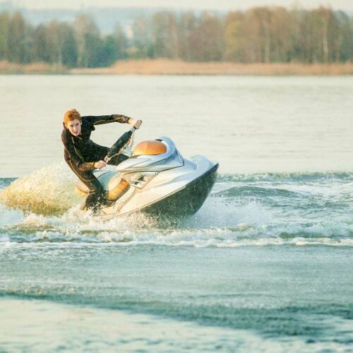 Wodne szaleństwo nad jeziorem – atrakcje które musisz wypróbować