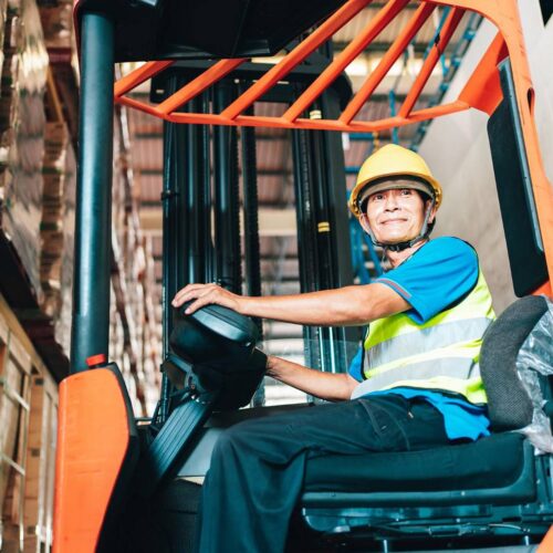 Jak przygotować wózek widłowy elektryczny do pracy przy zmiennej wiosennej pogodzie?