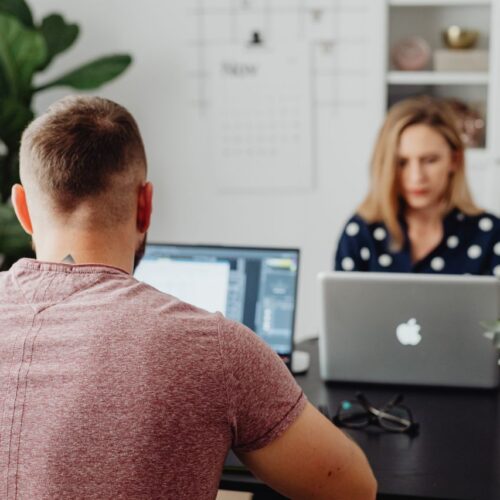 Coworking czy własne biuro? Co bardziej opłaca się małej firmie?