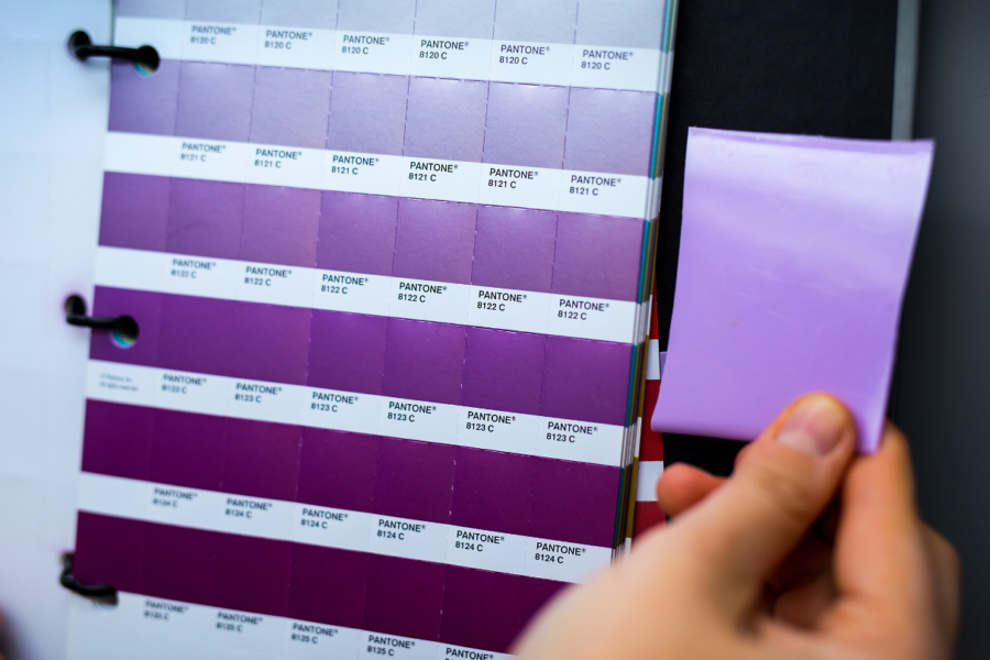 Czy plastik może mieć każdy kolor? Od Pantone do gotowego wyrobu