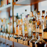 Ile czasu trzeba na wytrzeźwienie? Jak metabolizm rozkłada alkohol