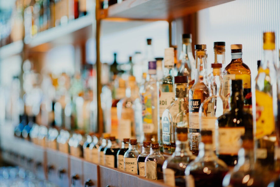 Ile czasu trzeba na wytrzeźwienie? Jak metabolizm rozkłada alkohol