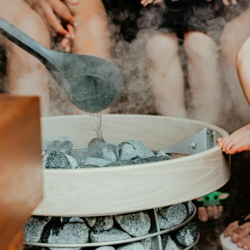 Koniec lata, początek sezonu na saunę. Jak przygotować się na chłodniejsze miesiące?
